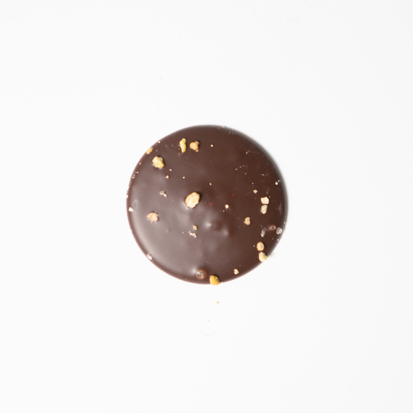 Pistachio Chocolate palet made with Valrhona, best chocolate. Only real and natural ingredients at Yann Haute Patisserie, authentic & traditional French bakery & pastry shop in a yellow house in Calgary. Relais Desserts Pastry chef Yann Blanchard creates desserts, cakes, macarons, ice cream, Canneles, croissants, baguette & bread.